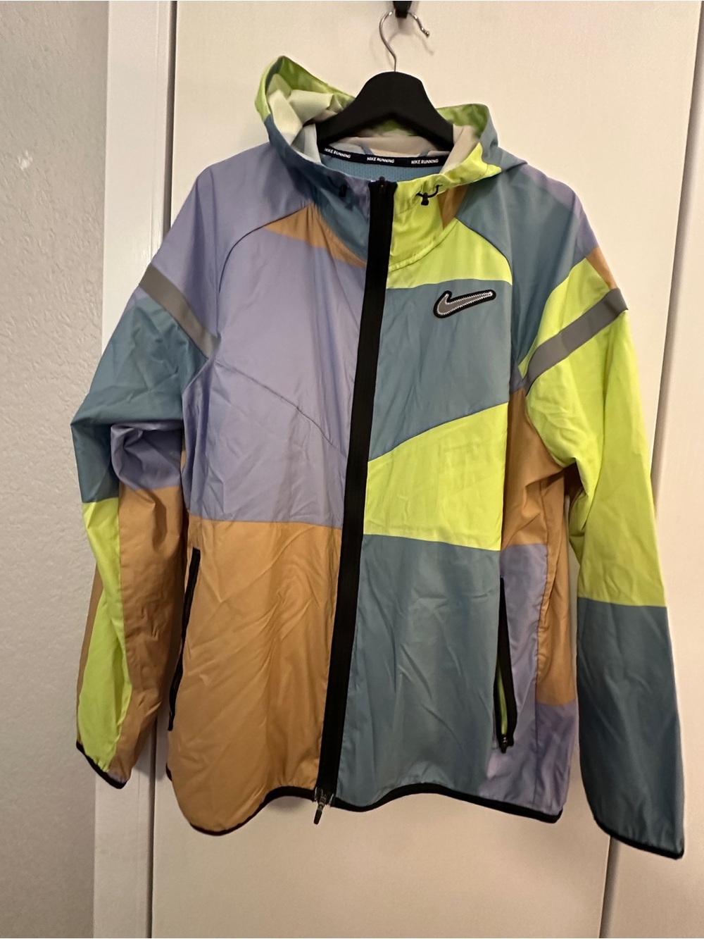 Nike Windrunner Wild Run Men’s Volt Running Jacket